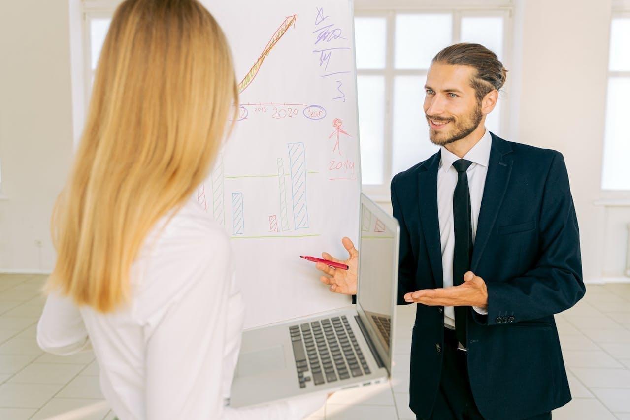 Perbedaan Hard Skill dan Soft Skill di Dunia Kerja: Mana yang Lebih Penting untuk Dikembangkan?