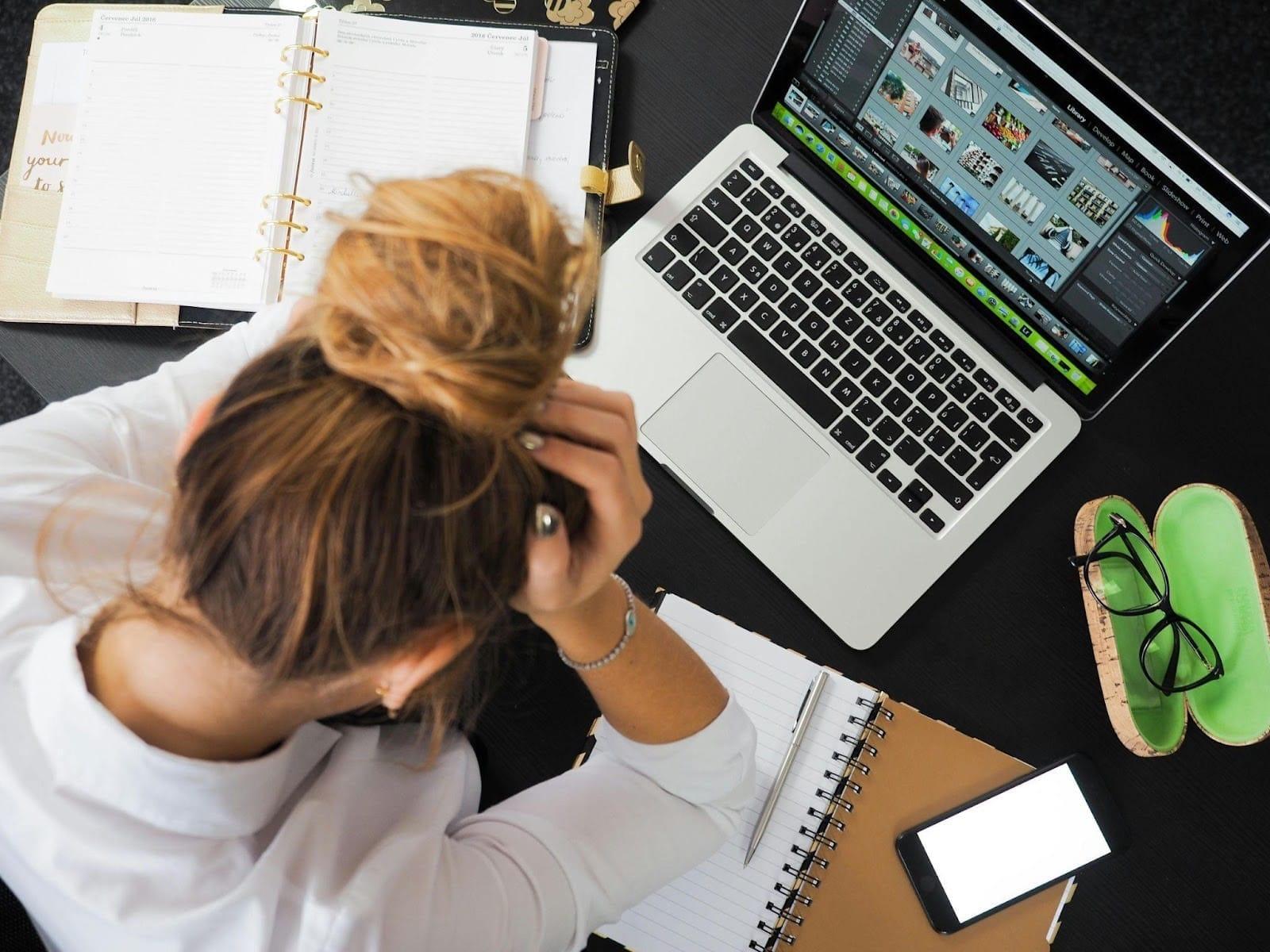 Tips Anti-Overthinking di Tempat Kerja, Dijamin Ampuh