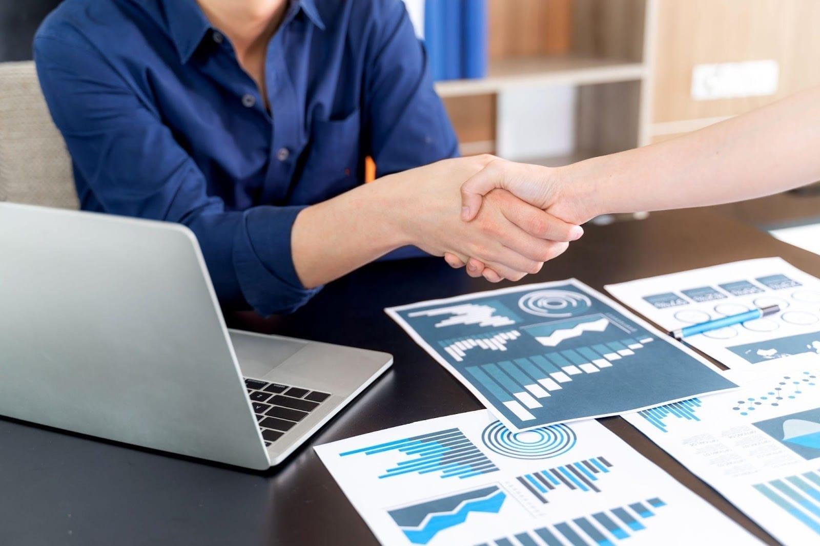 Membedakan Cara Berjualan Sales untuk B2B dan B2C