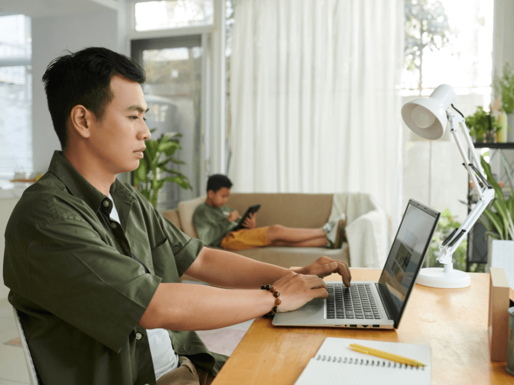 WFH, WFO, atau Hybrid? Cara Menemukan Ritme Kerja Terbaik untuk Produktivitas Tim