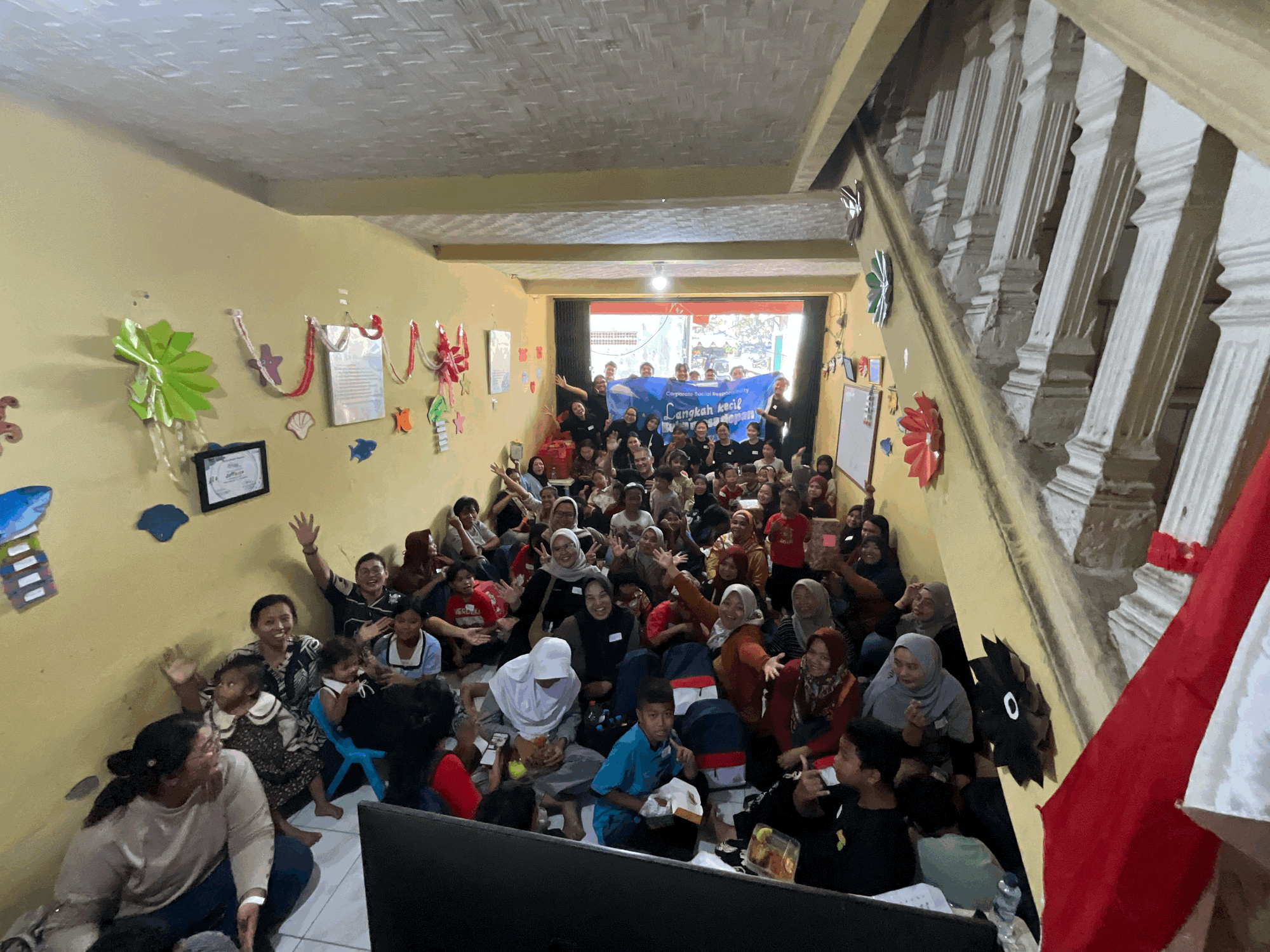 Foto Bersama CSR PasarTrainer di Sahabat Anak Cijantung