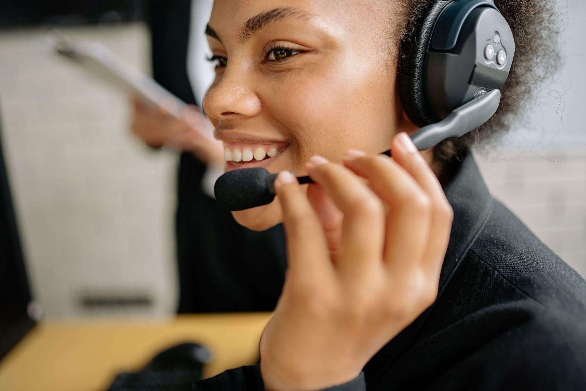 Menanggapi Komplain Pelanggan | Image Source: Pexels